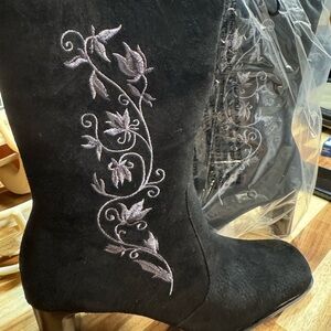 White Mountain Black Suede Ankle Boots with Lavender Floral Embroidery